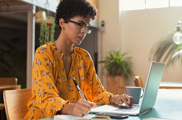 Woman on laptop | AVIXA Woman on laptop | AVIXA