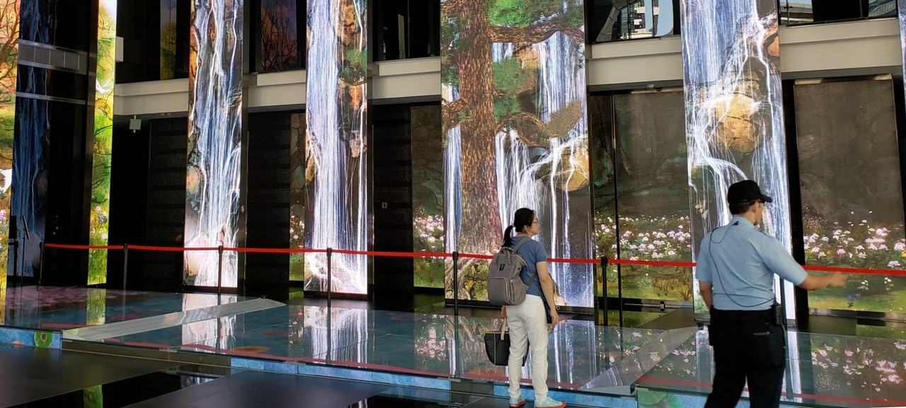 LED array inside bank lobby | AVIXA LED array inside bank lobby | AVIXA