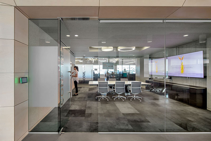 Technology can be utilized in a mix of new and traditional ways to meet the workforce where they are | AVIXA Technology can be utilized in a mix of new and traditional ways to meet the workforce where they are | AVIXA