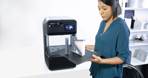 Woman experimenting with 3D printer at Makerbot | AVIXA Woman experimenting with 3D printer at Makerbot | AVIXA